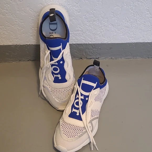 100% Authentic DIOR - Picture 3 of 15